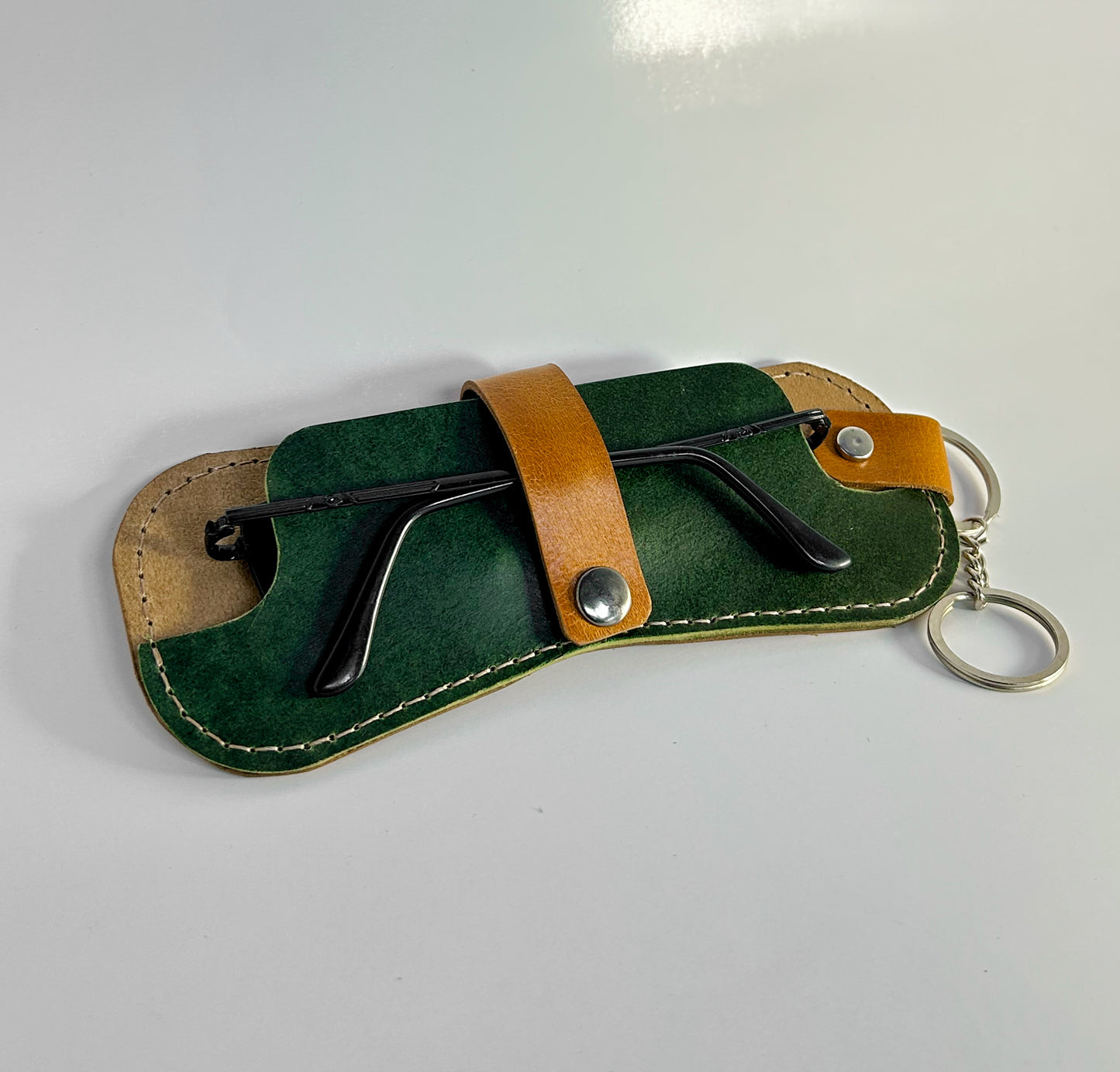 Anvaya VerdeGuard Leather Sunglass Case – Handcrafted Slim Eyewear Holder with Keychain Ring