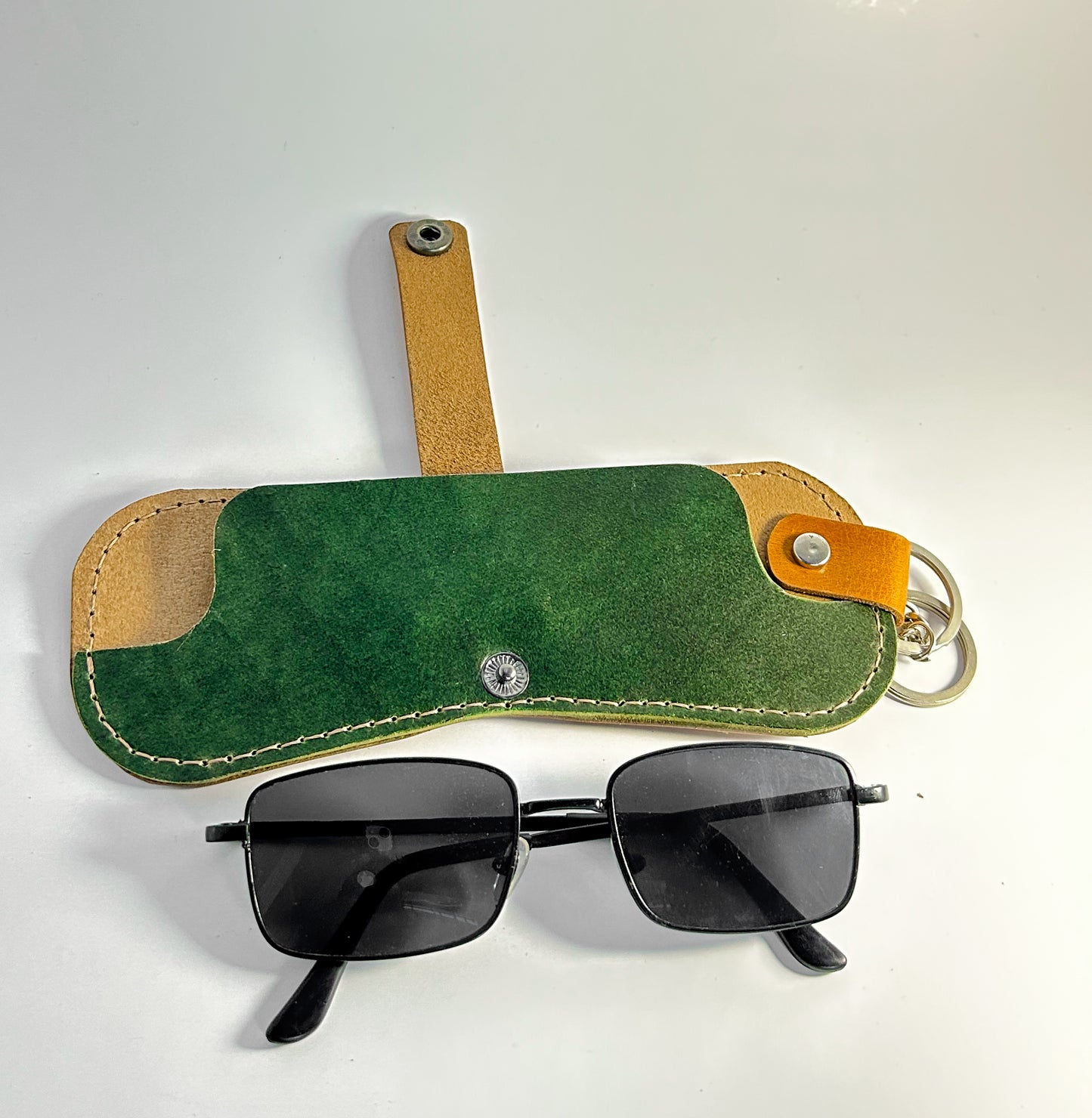 Anvaya VerdeGuard Leather Sunglass Case – Handcrafted Slim Eyewear Holder with Keychain Ring