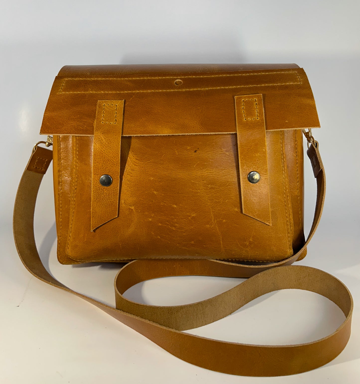 Rustique Charm Leather Crossbody Bag – 400g, Removable Strap, Button Lock, Handmade | Pure Leather