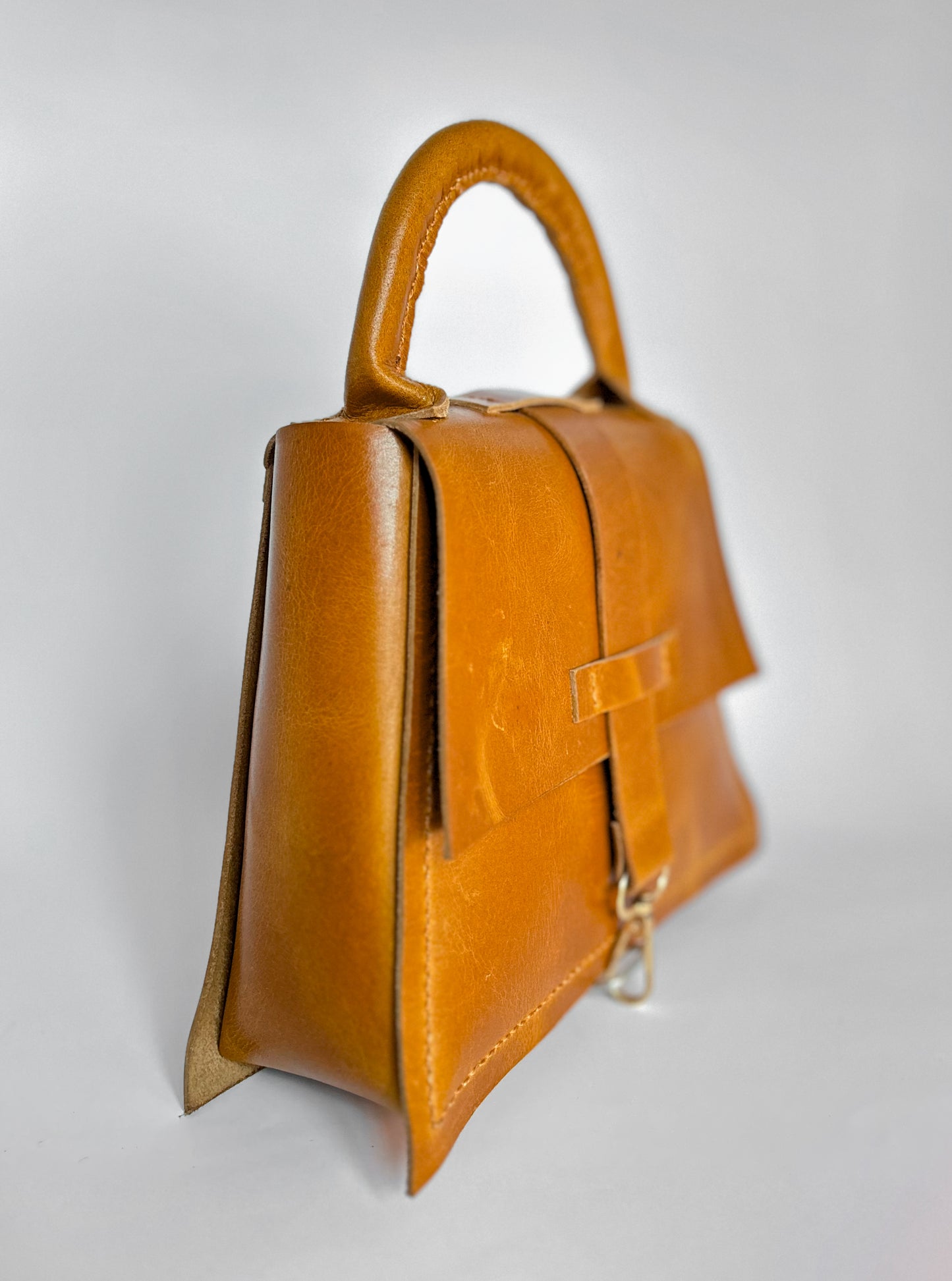 Anvaya Muse Tan Leather Handbag – Elegant Top Handle Bag with Snap Hook Closure